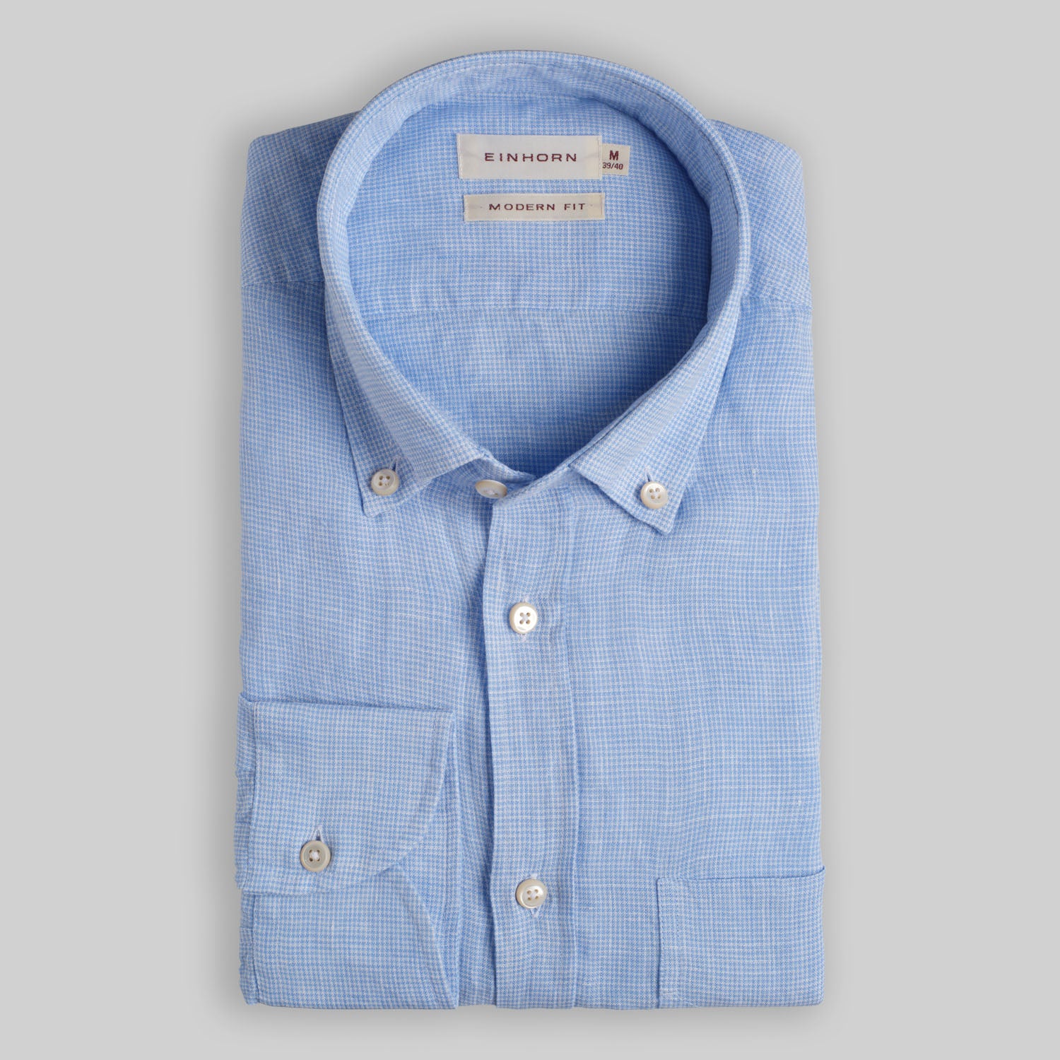Das Einhorn Hemd Modern Fit Leinen mit Brusttasche Hellblau ist die perfekte Kombination aus klassischem Stil und sommerlicher Leichtigkeit.