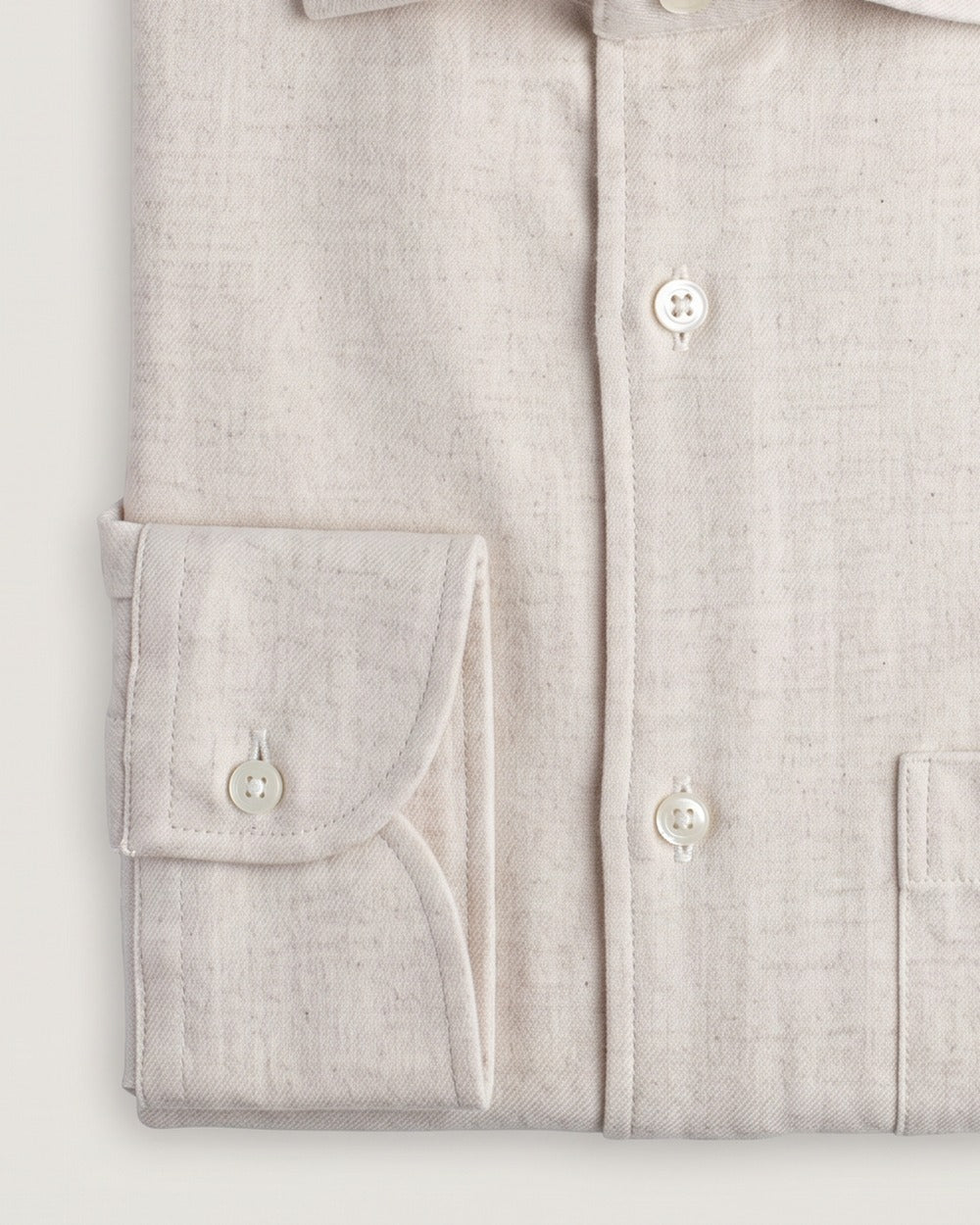 Hemd Modern Fit Flanell Beige mit Brusttasche, Detail Manschette und Stoff