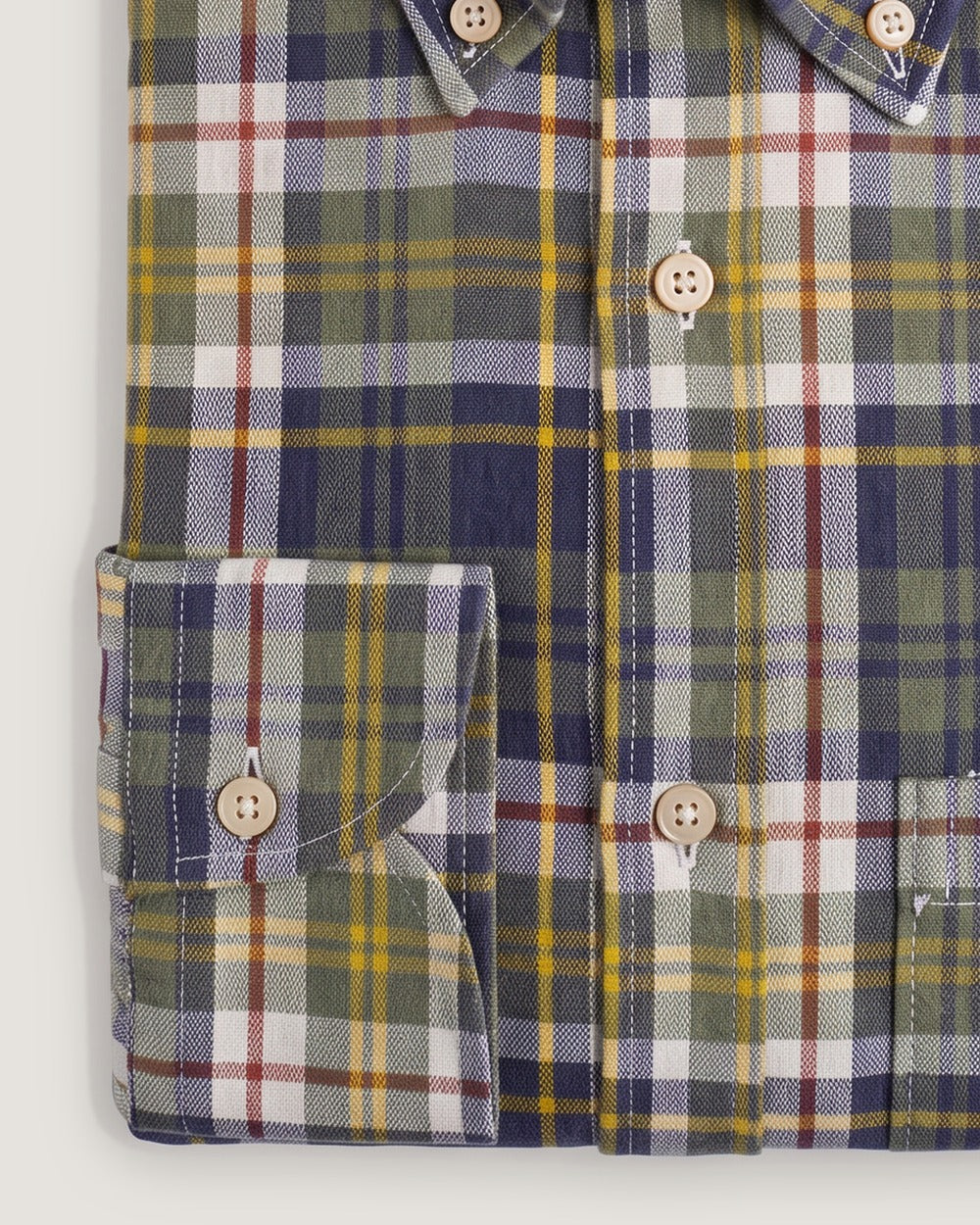 Hemd Modern Fit Flanell Check Grün mit Button Down und Brusttasche, Detail Manschette und Stoff