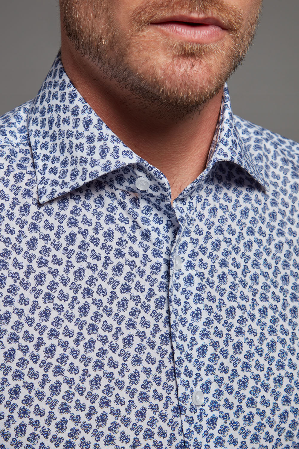 Hemd Modern Fit Paisley Blau I Bügelfrei mit modernen Design.