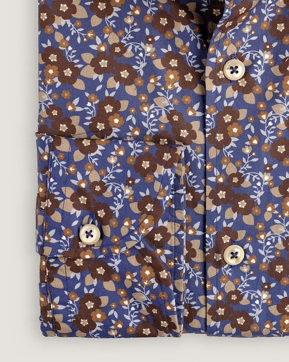 Hemd Modern Fit Blumenprint, Detail Manschette und Stoff