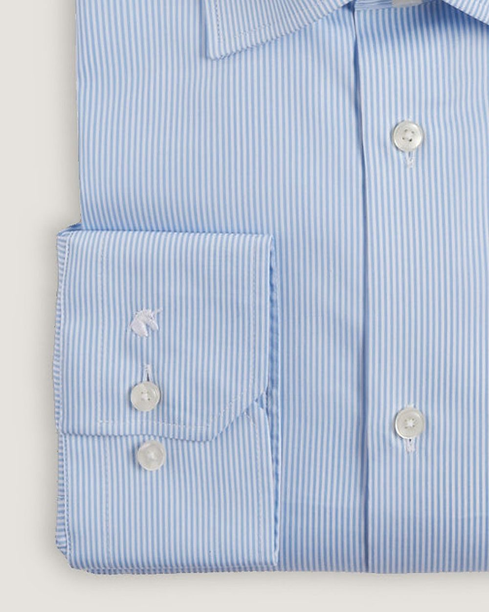 Hemd Modern Fit Easy Iron Blau Gestreift, Detail Manschette und Stoff