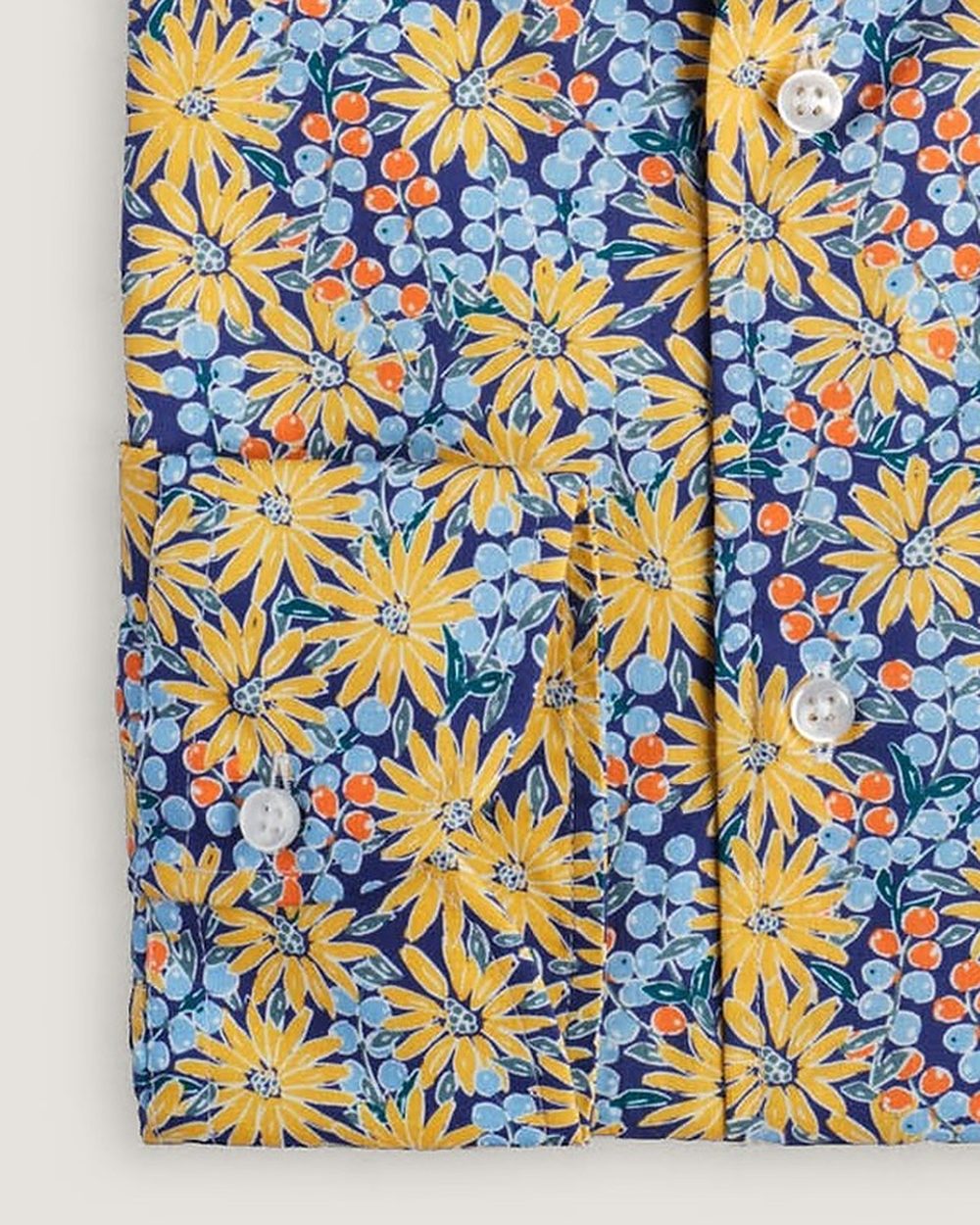 Hemd Modern Fit Gewaschen Blumenprint Navy/Gelb, Detail Manschette und Stoff