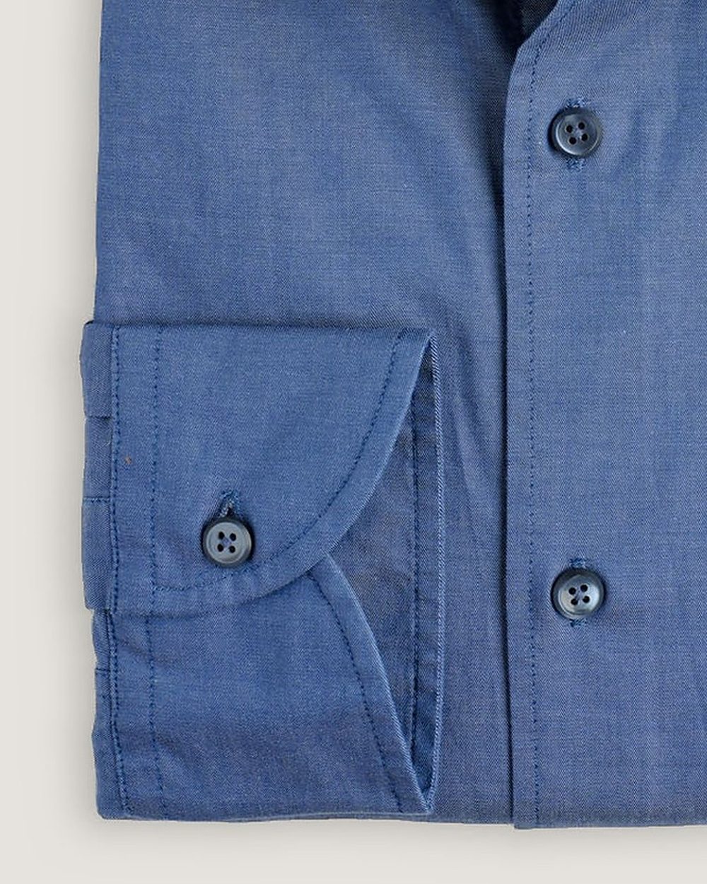 Hemd Modern Fit Twill Blau, Detail Manschette und Stoff