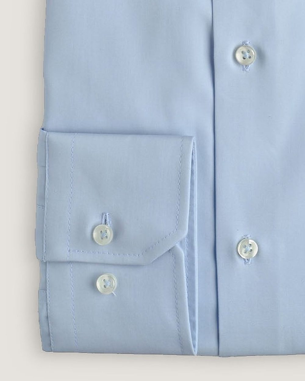 Hemd Modern Fit Non Iron Hellblau, Detail Manschette und Stoff