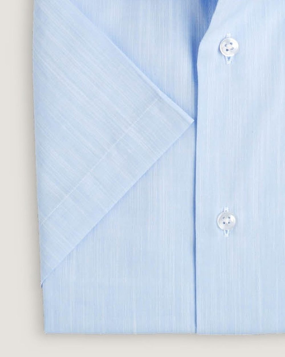 Kurzarmhemd Regular Fit Hellblau, Detail Ärmel und Stoff