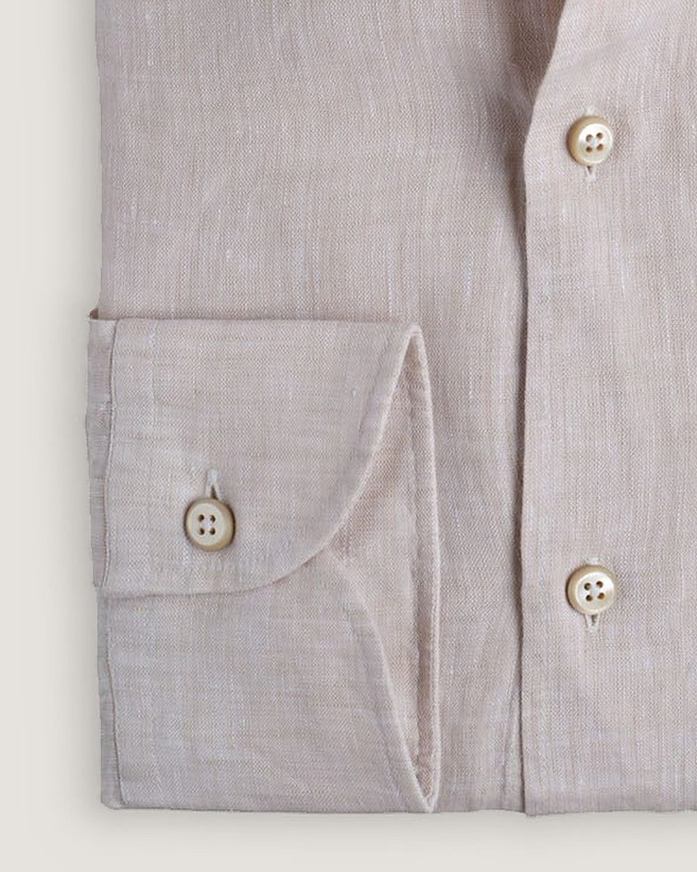 Leinenhemd Modern Fit Beige, Detail Manschette und Stoff