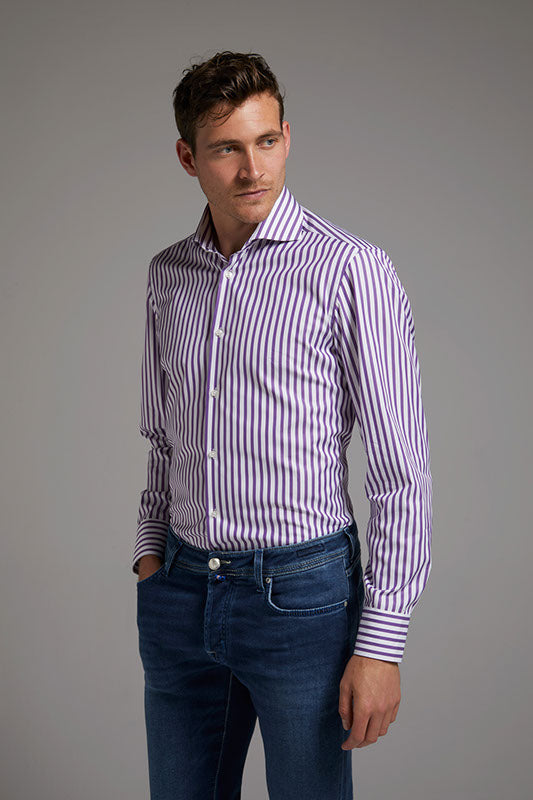 Das Einhorn Hemd Modern Fit Lila Streifen verbindet modisches Feingefühl mit klassischer Eleganz.