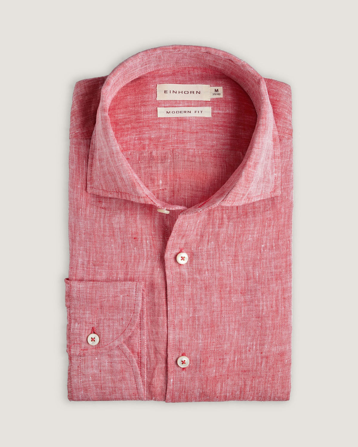 Das Einhorn Leinenhemd Rot Modern Fit bringt Farbe und Eleganz in deinen Kleiderschrank.