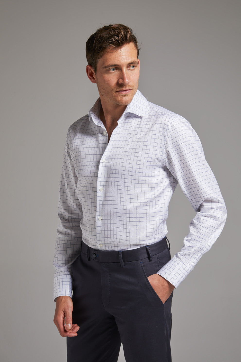 Das Einhorn Hemd Modern Fit Twill Weiß Karo vereint klare Linien mit eleganter Struktur.