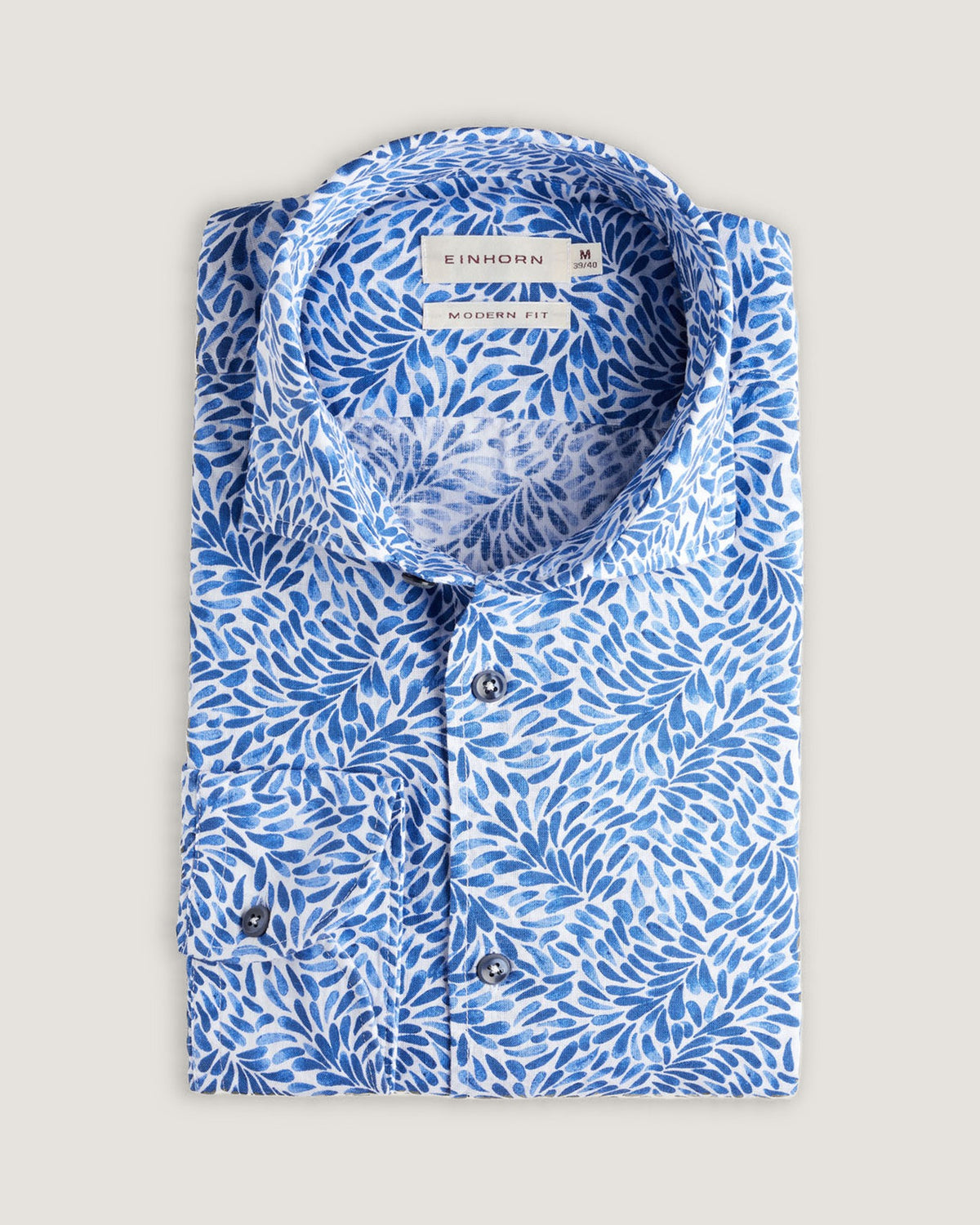 Das Einhorn Leinenbaumwollhemd mit floralem Print Modern Fit Hellblau kombiniert natürliche Materialien mit einem modernen, floralen Design.