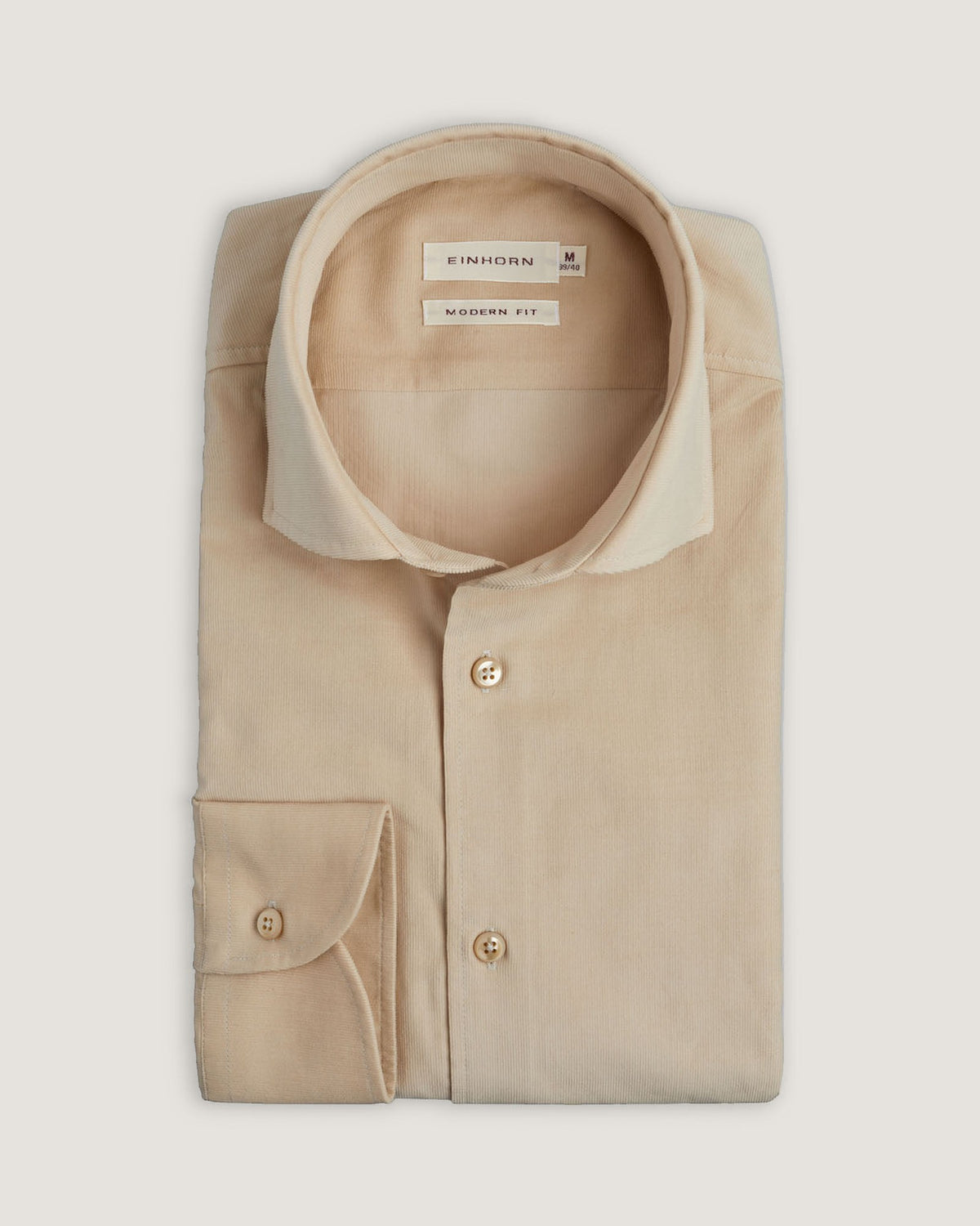 Das Einhorn Hemd Modern Fit Babykord Beige überzeugt durch seine dezente Farbgebung und den feinen Cordstoff.