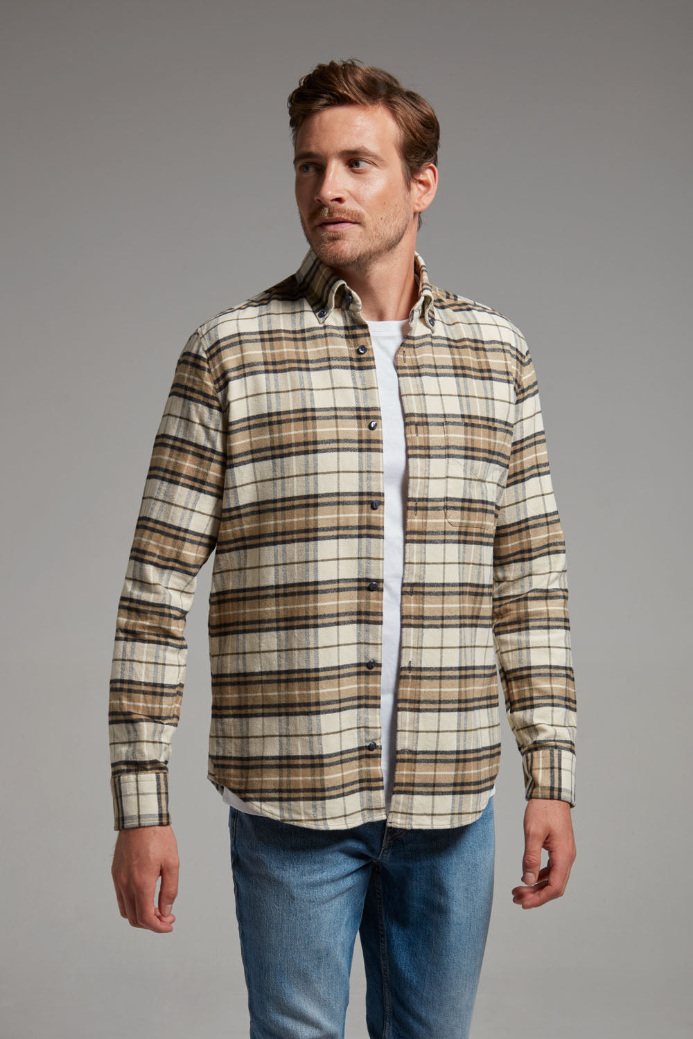 Flanellhemd Modern Fit Beige mit Brusttasche.