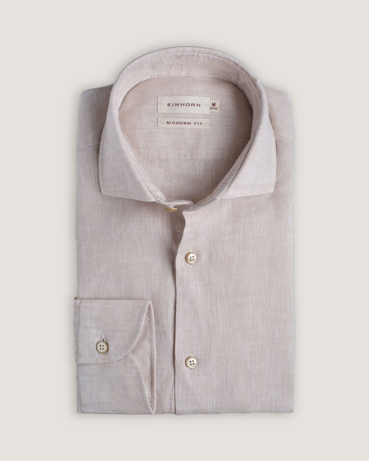 Das Einhorn Hemd Modern Fit Leinen Beige steht für zeitlose Eleganz und entspannte Leichtigkeit.