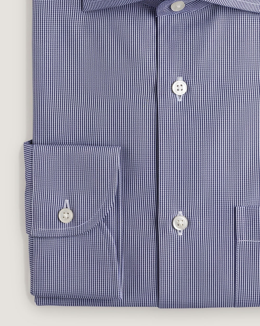 Hemd Modern Fit Mikro Karo Navy mit Brusttasche, Detail Manschette und Stoff