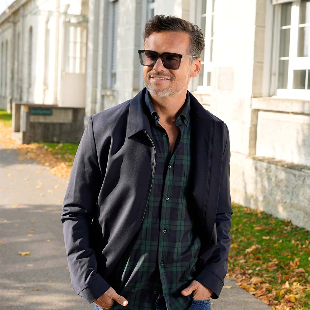 Weiches Flanellhemd im Modern Fit mit klassischem Tartanmuster – 100 % Baumwolle, Haikragen & lange Ärmel. Warm, stilvoll & perfekt für Freizeit & Herbst.