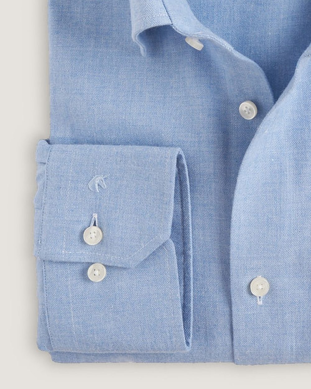 Flanellhemd Modern Fit Hellblau, Detail Manschette und Stoff