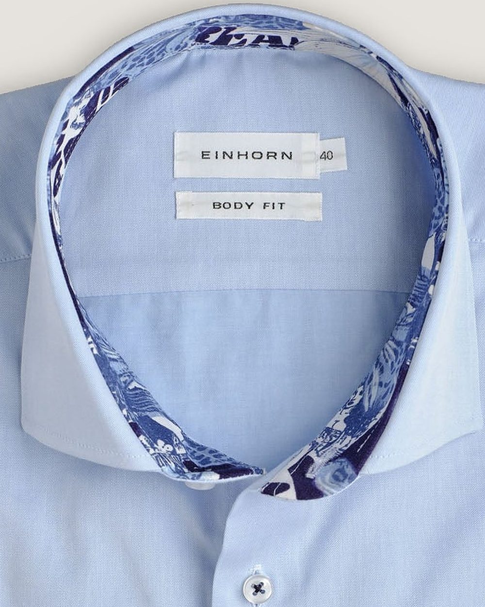 Hemd Body Fit Twill Non Iron Hellblau mit Kontrast, Detail Kragen