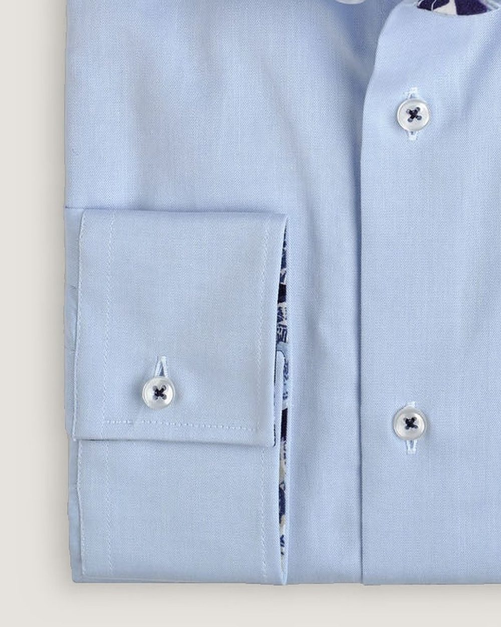 Hemd Body Fit Twill Non Iron Hellblau mit Kontrast, Detail Manschette und Stoff
