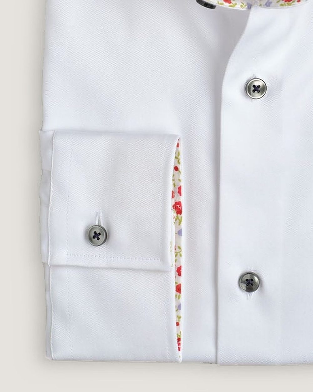 Hemd Body Fit Twill Non Iron Weiss mit Kontrast, Detail Manschette und Stoff
