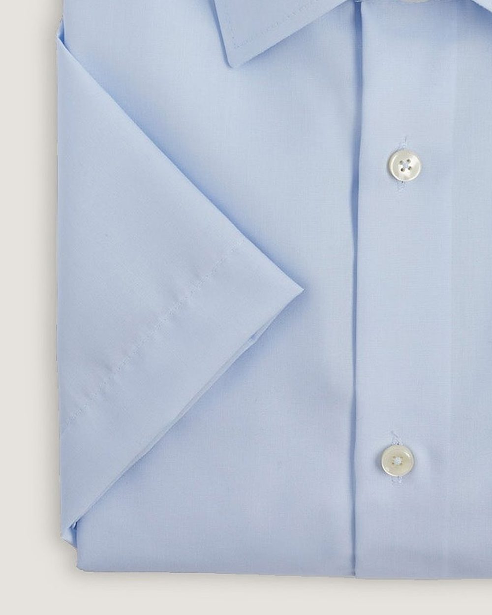 Kurzarmhemd Modern Fit Non Iron Hellblau, Detail Ärmel und Stoff