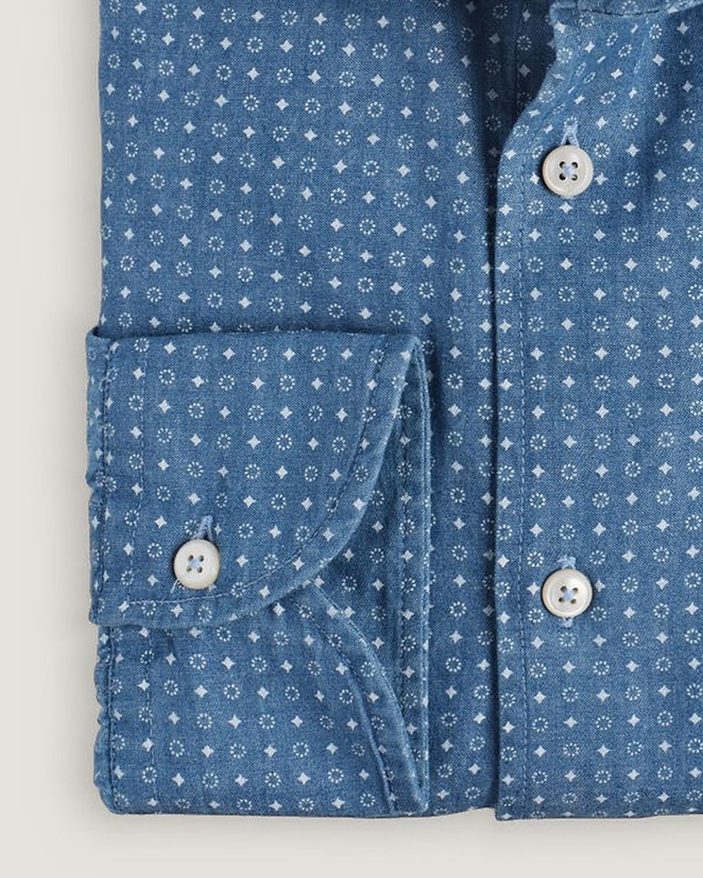 Hemd Modern Fit Denim-Print Blau, Detail Manschette und Stoff