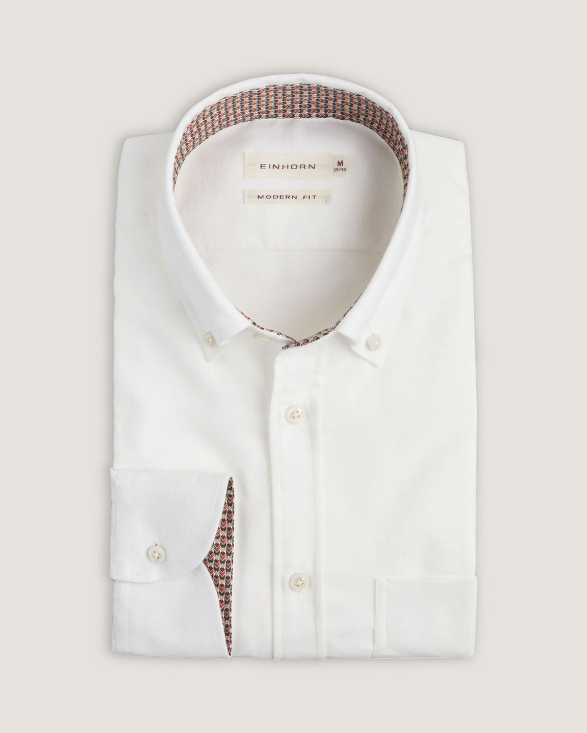 Weisses Modern Fit Hemd mit stilvollem Kontrastbesatz an Kragen und Manschetten – 100 % Baumwolle, pflegeleicht & elegant. Ideal für Business-Casual & Freizeit.