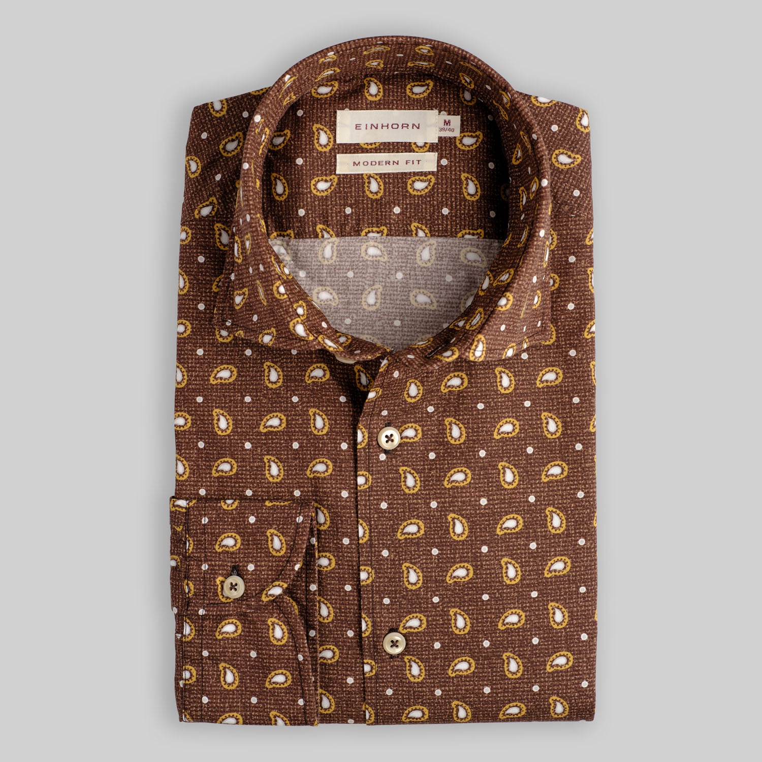 Dieses Einhorn Hemd mit Paisley-Print in Braun und Gelb bringt Charakter und Eleganz in jeden Look.