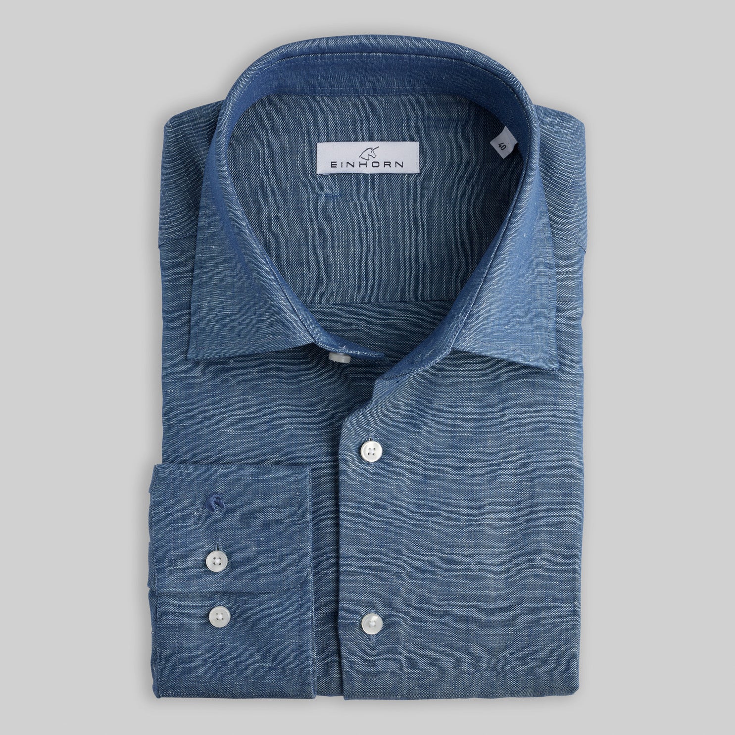 Das Einhorn Jeanshemd Regular Fit Blau steht für einen zeitlosen, maskulinen Stil mit authentischer Denim-Optik.