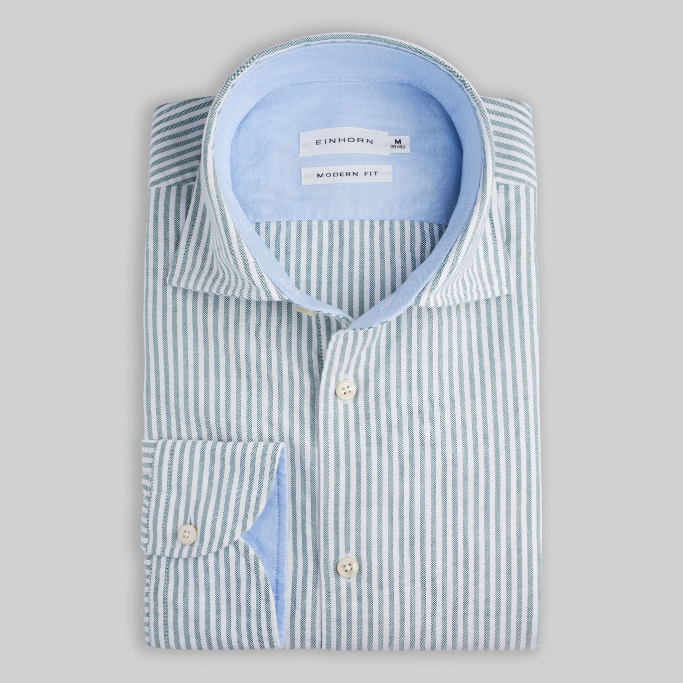 Das Einhorn Oxfordhemd Modern Fit Streifen Grün mit Kontrast verbindet zeitlose Streifenoptik mit einem modernen, gepflegten Auftritt.